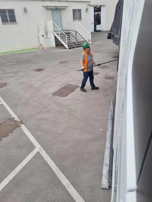 giuseppe carica merci