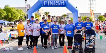 Dolly Run finish line with group of runners.