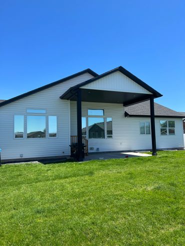 Tremonton Utah home utilizing Suntek DRMDS 7% on west side for heat rejection and privacy