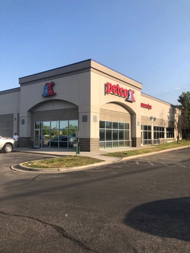 Riverdale Utah location with Suntek DRMDS 7% installed in pet grooming area to cut heat/glare