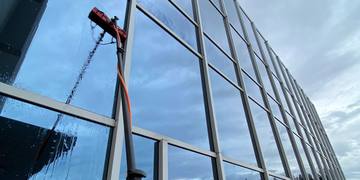 Expert window washing near me in Portland, Oregon.  professional window cleaning
