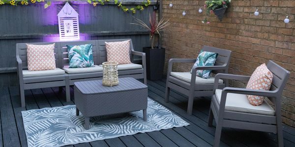 outdoor seating
outdoor terrace
alfresco dining
private garden