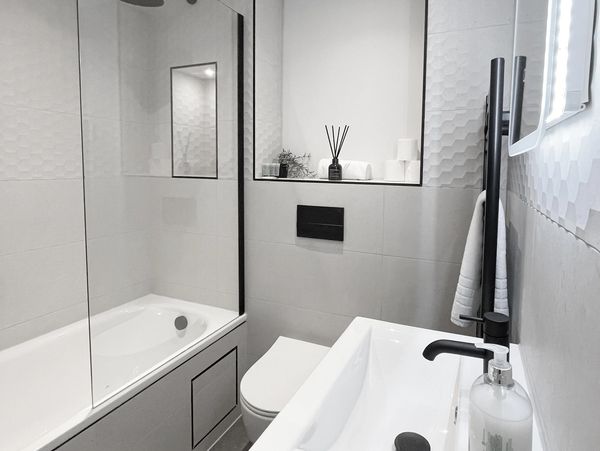 bath and shower options
Heated towel rails
Rainfall showers
Illuminated demisting mirrors