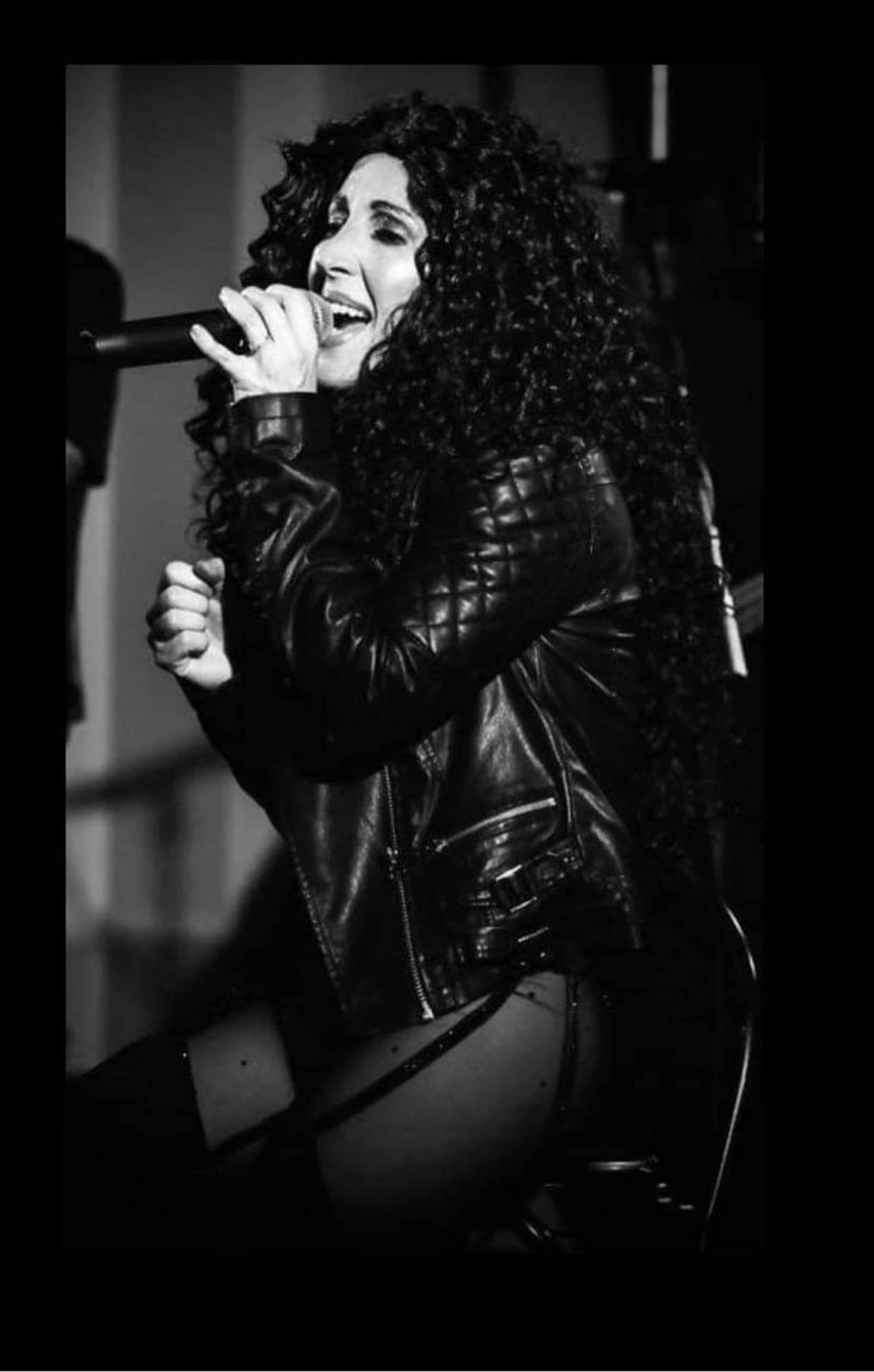 Trisha performing with her live band at Sold out show, Wellington Park Hotel, Belfast. 25/09/21