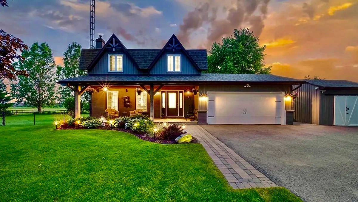 Finished interlock walkway installation at Barrie Ontario residential property