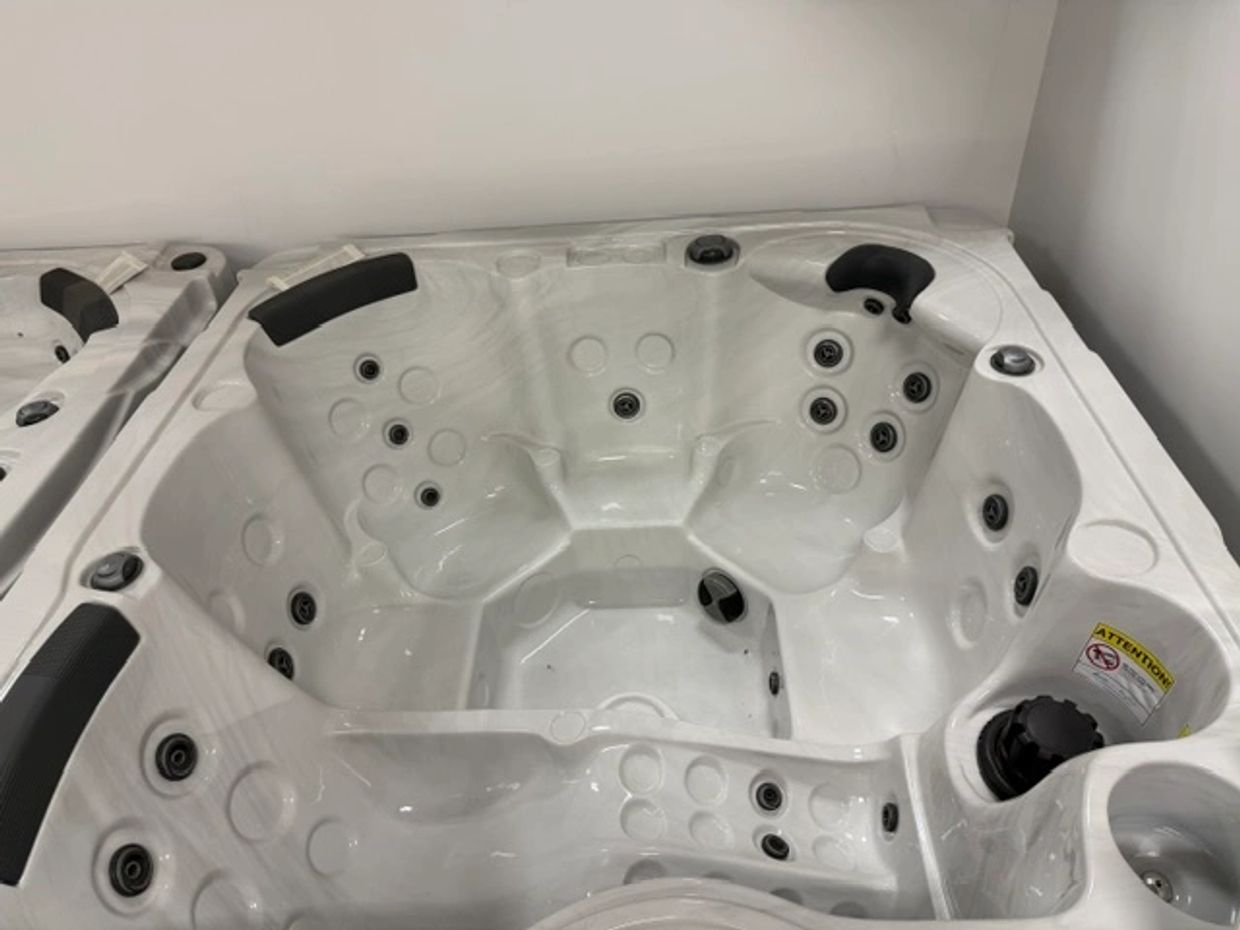 Be Well 905 plug-and-play hot tub in Saskatoon