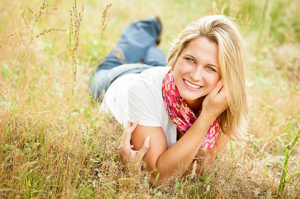 Fresh and vibrant senior portrait photography. Fort Walton Beach photographer.