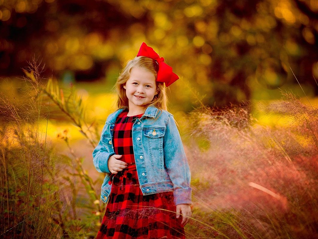 Adorable little girl in Destin lifestyle photography.