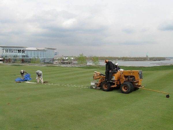 showing the machine used to create the lines with injected sand.