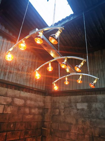 12 lamp solarium. Add extra chain for high roofs.