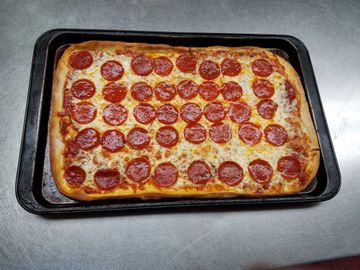 Pepperoni pizza 8-cut pan