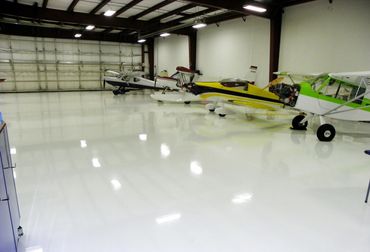 Plane hanger floor