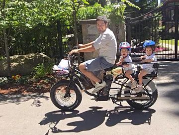 Murf E Bike, cargo bike. This cargo bike can Carry 2 kids and pull a trailer that fits 2 Single pad