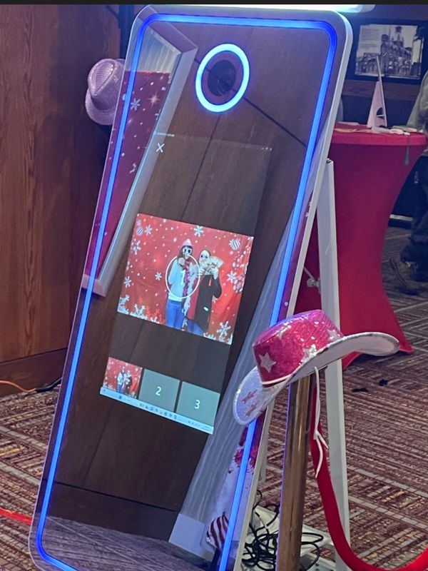 Mirror photo booth is a new item and is highly requested.
- unlimited difital proofs
- comes with a