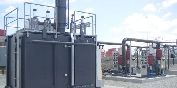 Direct fired thermal oxidizers and regenerative thermal oxidizers