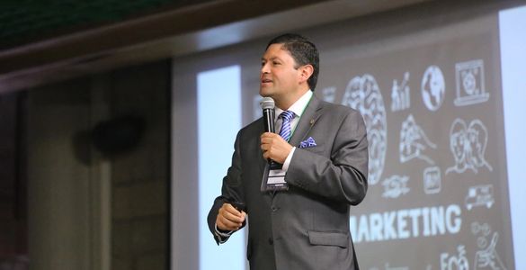 Manuel Quiñones conferencista internacional experto neuromarketing neuroventas auditor de ventas