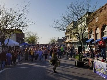 Benton County Wine Stroll 
Warsaw, MO   
Groove Pilots on Main Street
Last week in April every Ye