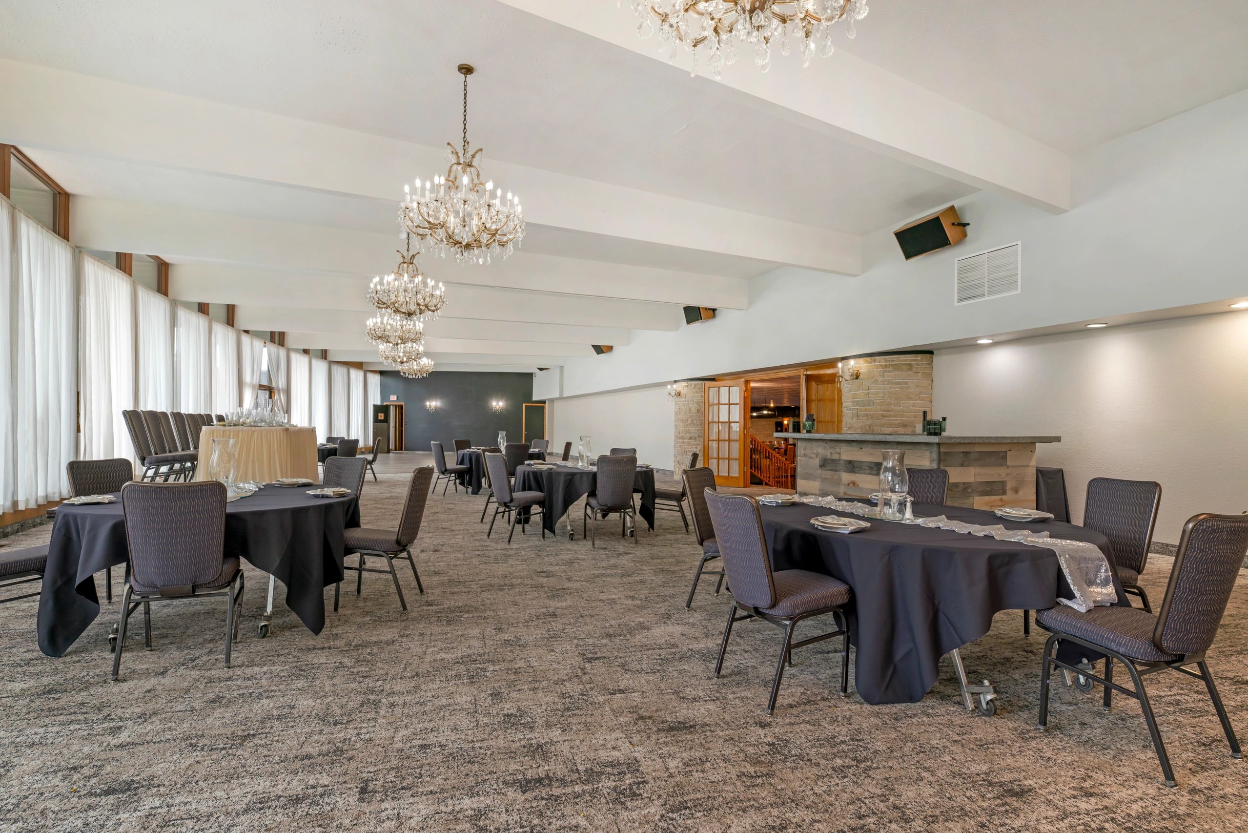 Dining Hall at Fairway Inn & Suites