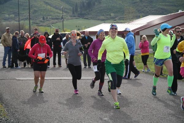 women running and walking, trail 50k, relay