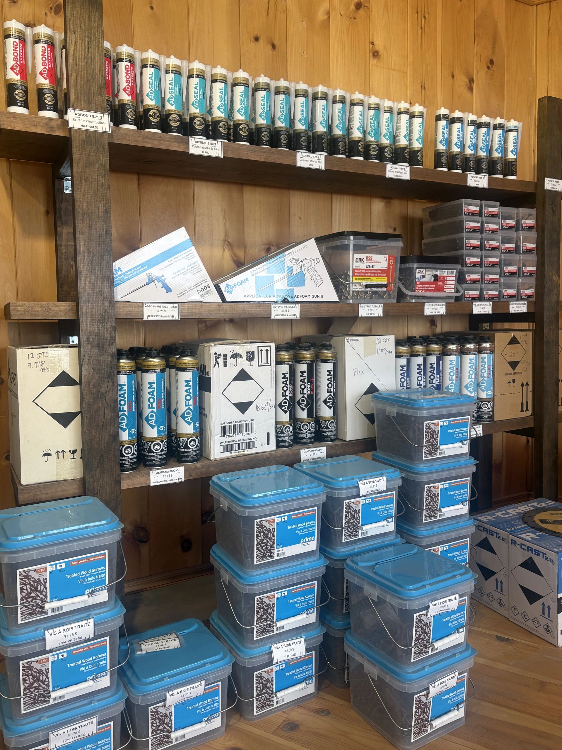 Vue d’ensemble des fournitures de construction disponibles en magasin chez Fran-Lou