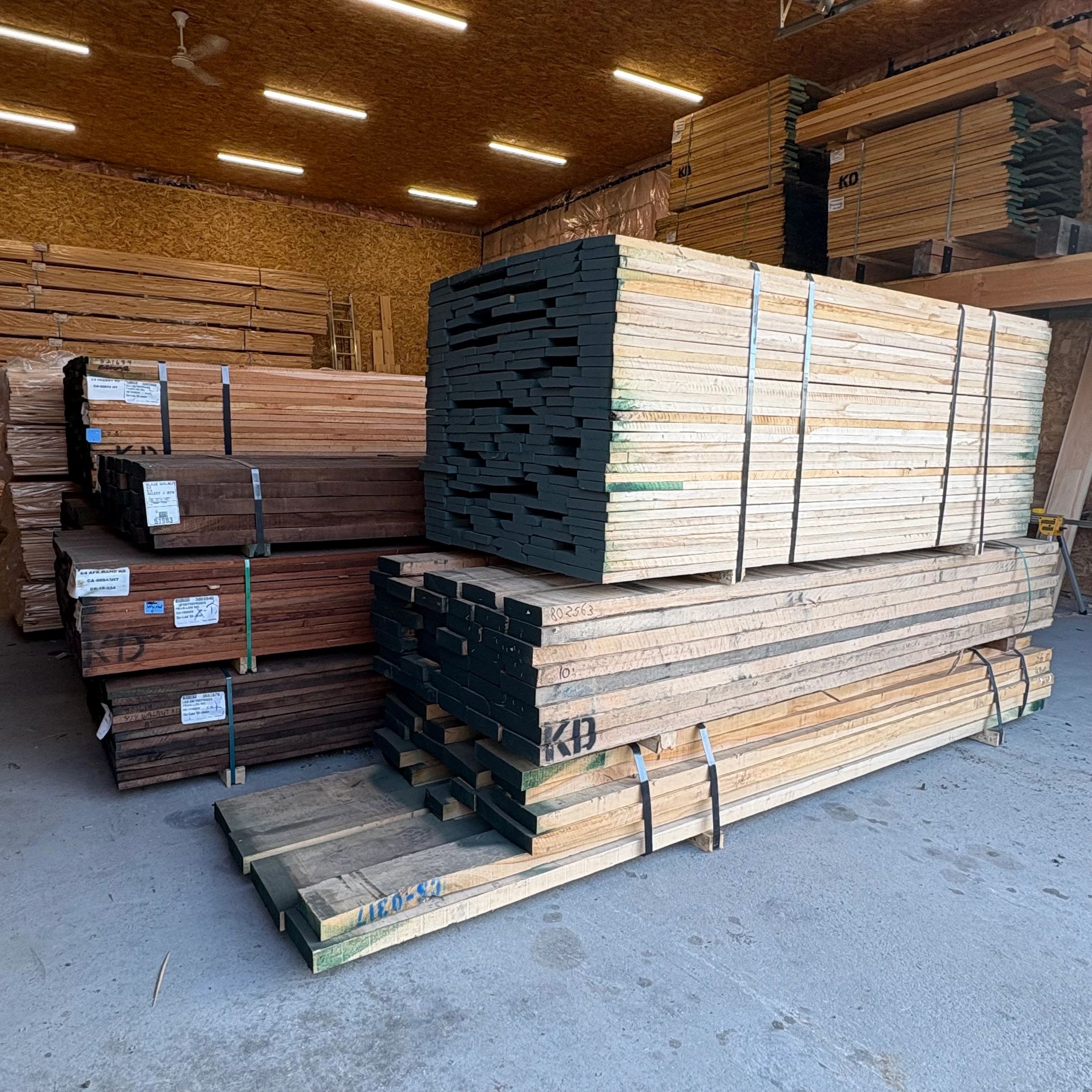 Bundle de bois franc aux essences variées pour projets de mobilier et sur mesure