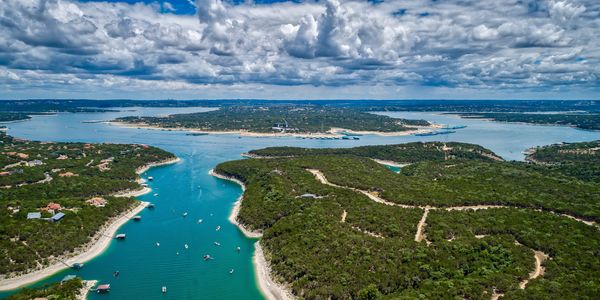 Lake Travis boat rentals. Lake travis wakesurf lessons. Wakeboarding rental lake travis. Austin surf