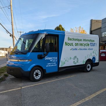 un camion de compagnie fraichement nettoyé