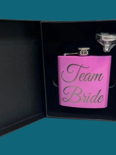 Customizable Pink Hip Flask with Customer Label Gift Box
$20.00