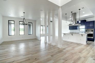 Kitchen & Dining with pillars