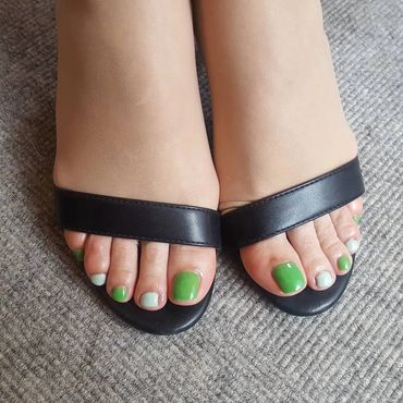CND Shellac pedicure in Lush Tropics and Mint Convertible