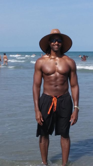 Tone and get fit for life through healthy eating and exercise with a professional fitness coach.