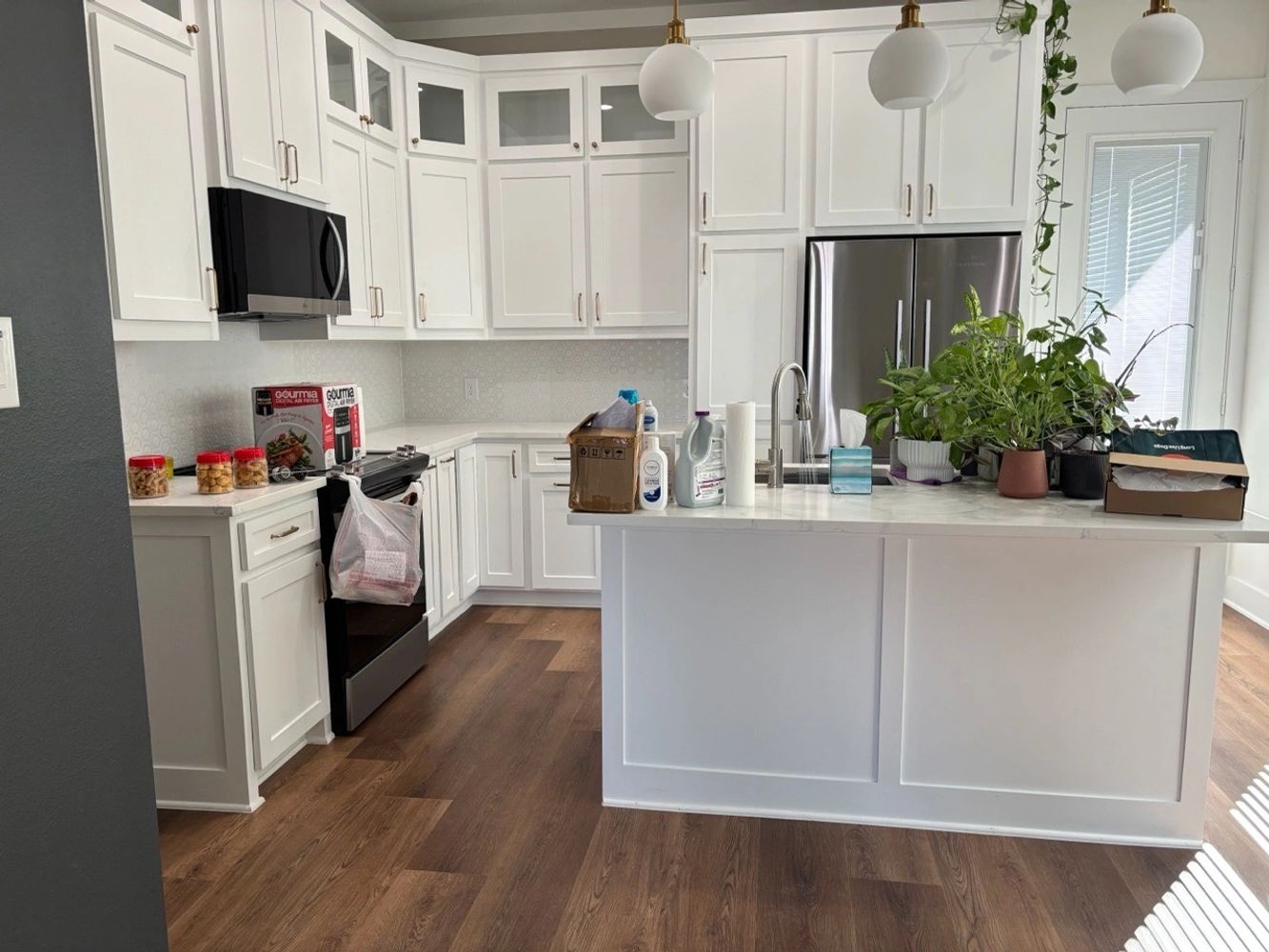 Clean kitchen house cleaning in Metro Vancouver