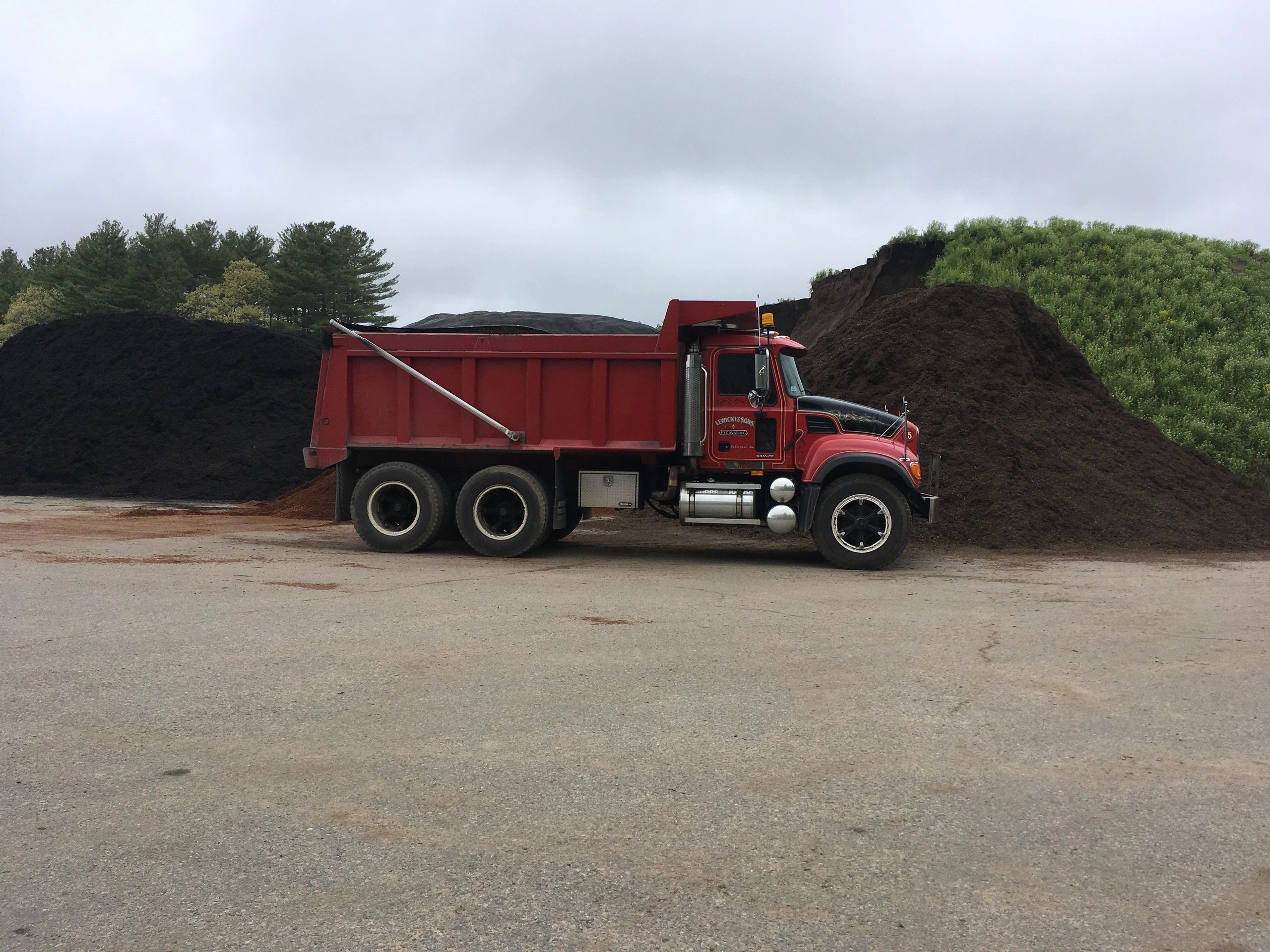 Mulch, Loam, compost, Plainville Wrentham, Massachusetts