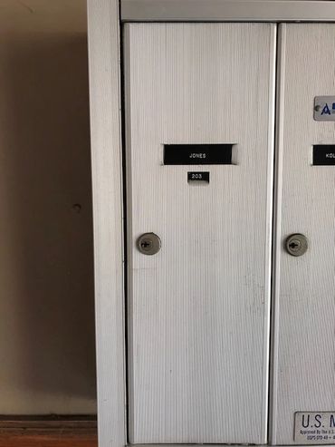 mailbox name tag
mailbox nametag