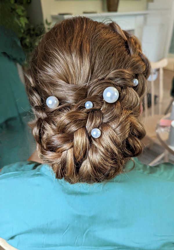 bridal hairstyle with pearl accessory