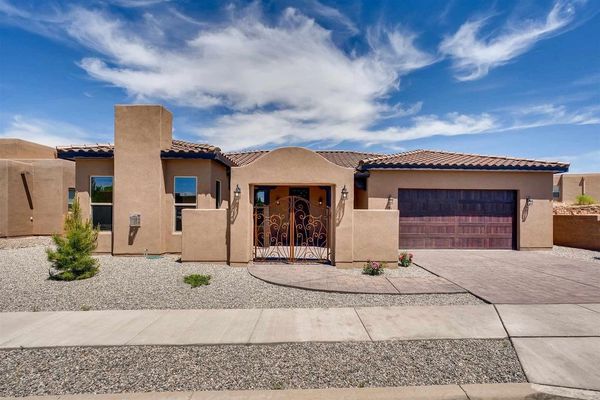 Full-service contracting in Santa Fe specializing in new home builds