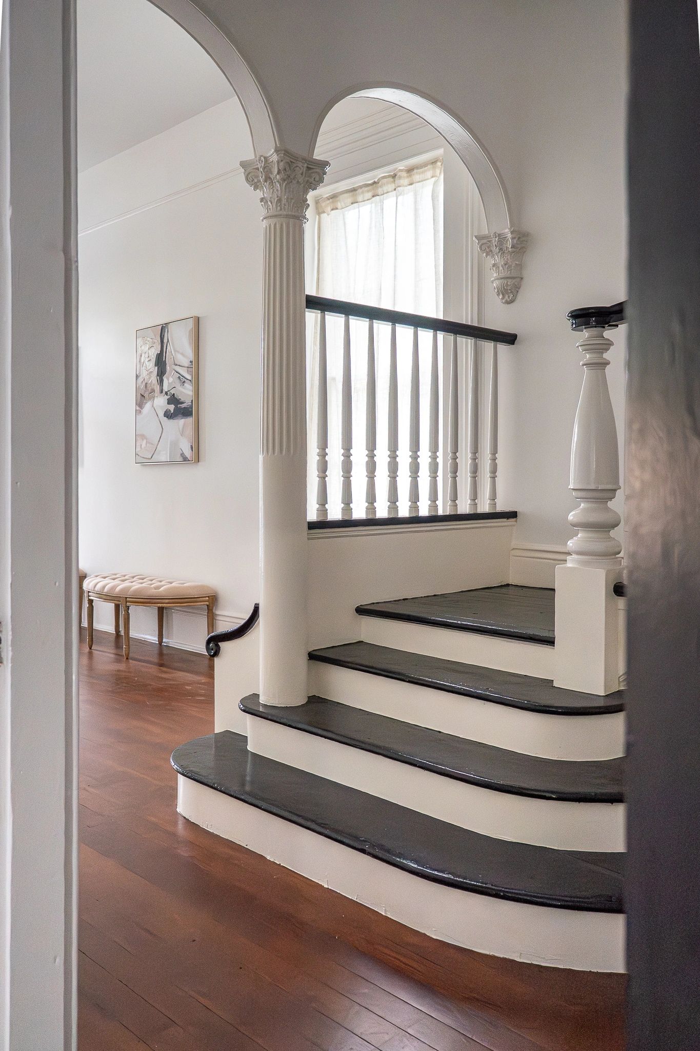 BTHESPACE INTERIORS - Black and white Stairs