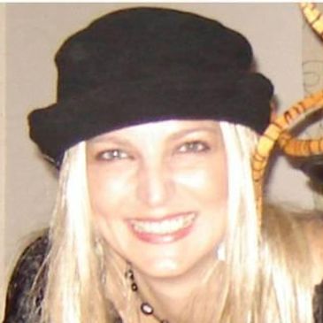Mariana Angelucci - Coordinadora Corporativa de Mercadeo