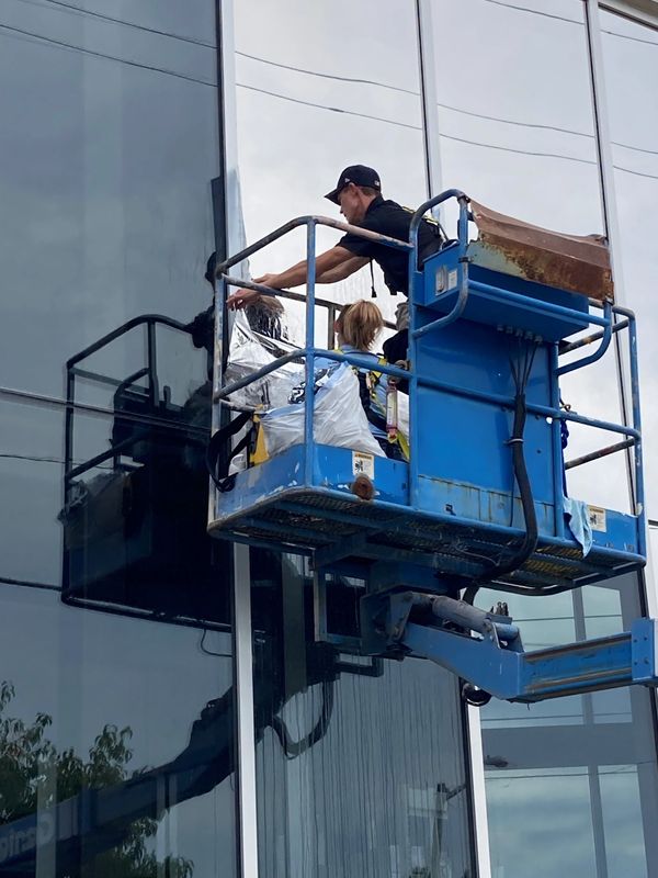 Exterior Window Tinting Services using 3M Window Films. Glare reduction using 3M Silver 15 Exterior.