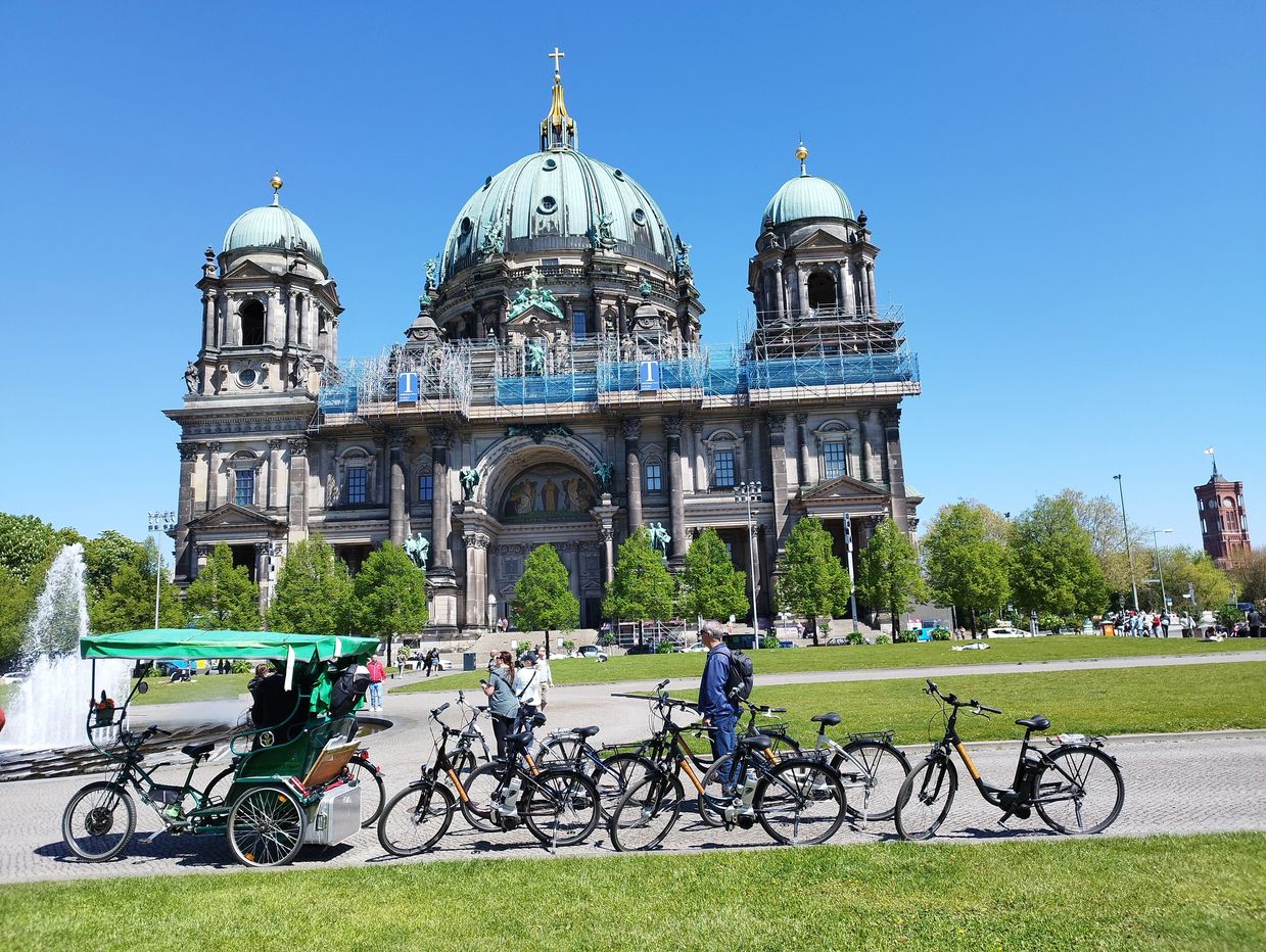 Berlin Rikscha Combinert mit Fahrad