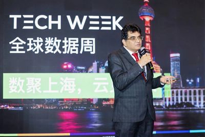Speaker presenting at Tech Week Global Data Week event.