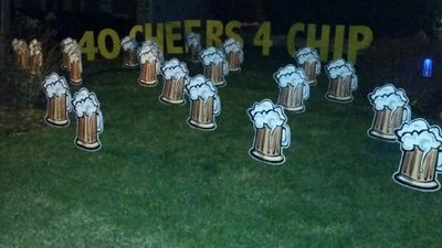 40th birthday yard sign display rental with beer mugs
