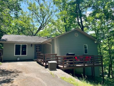 Exterior of Maple Cabin with deck and driveway at Star Point Resort on Dale Hollow Lake