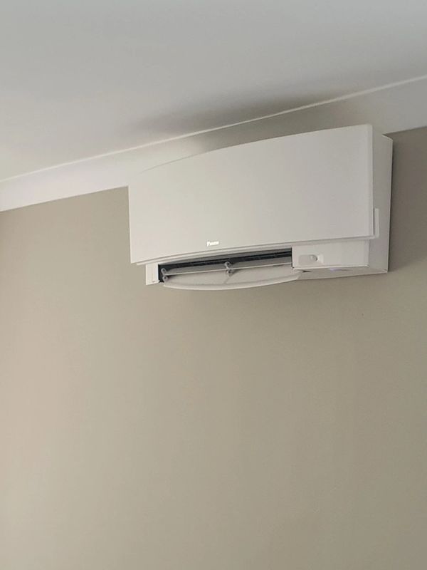 Daikin Emura 3 installed in a living room