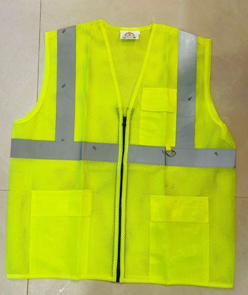 Cloth: 120 GSM
Tape: 3M 2 Inch Width
Colour: Orange/Green
Attachment: Zipper
Pockets: Two Bottom Poc