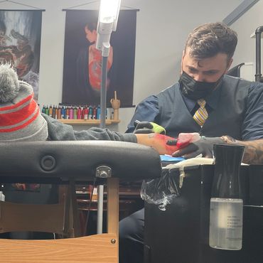 Neotraditional tattoo artist