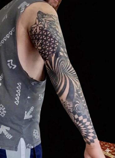 Geometric sleeve