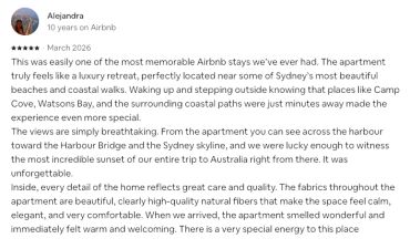 Positive Airbnb review praising a luxury apartment in Sydney with beautiful views and comfort.
