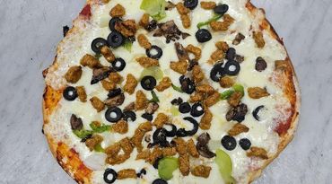 supreme, pizza, olives, green peppers, sausage, pepperoni