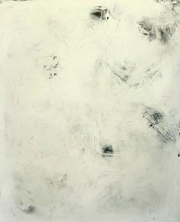 Lienzo abstracto con tonos blancos y grises.